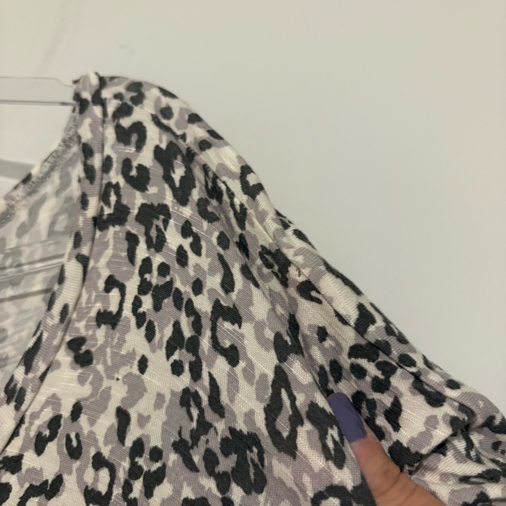 Maurice’s 24/7 Comfort animal print top grey and‎ White size XL - Picture 4 of 4